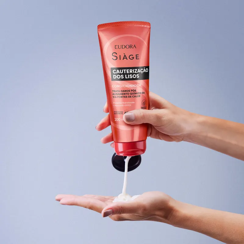 3d3f25d1-f312-42d8-8ea5-c5e01b27936d-siage-condicionador-cauterizacao-liso-e51745-mao.webp