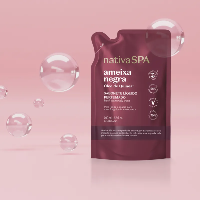 ff0e05c6-6db3-4b3b-85b5-19fb1fb0539b-bot-53410-nativa-spa-ameixa-negra-sabonete-liquido-refil-ambientada-02.webp