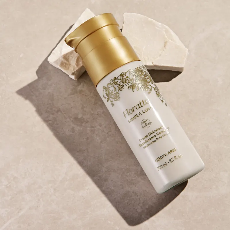 de40a494-fe65-46ec-bb5a-184879ccb68e-bot-51461-floratta-simple-love-creme-hidratante-ambientada-03.webp